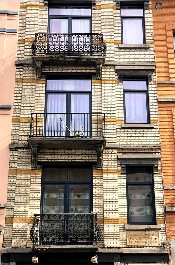Menuiserie de fenêtres remplacée sur un immeuble bourgeois en région bruxelloise, réalisation Andrex Châssis