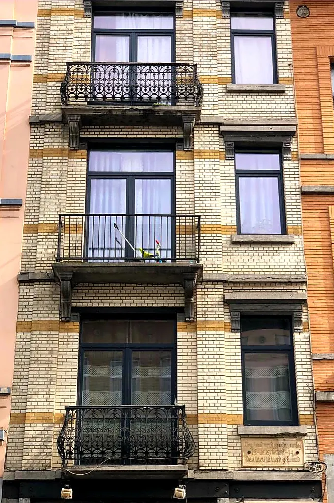 Portes et châssis remplacés sur une maison ancienne bruxelloise, prix raisonnables et style respecté, par Andrex