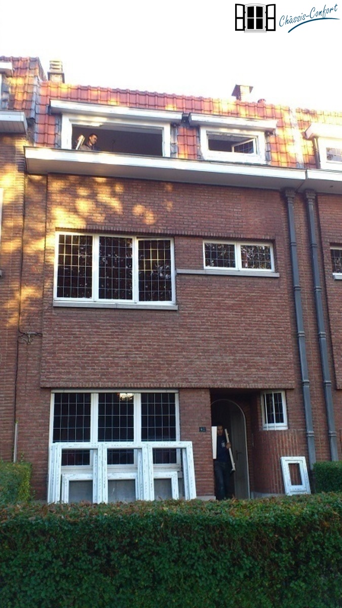 Châssis remplacés sur un logement bruxellois avec une finition soignée et rapide, par Chassis Confort