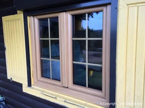 Fenêtre en bois à croisillons posée par VDK Châssis, province de Liège