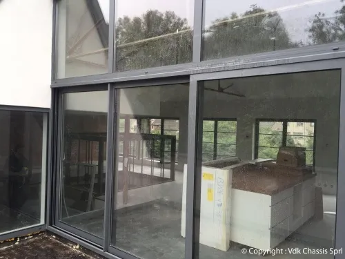 Grandes baies vitrées en aluminium posées par VDK Châssis en province de Liège