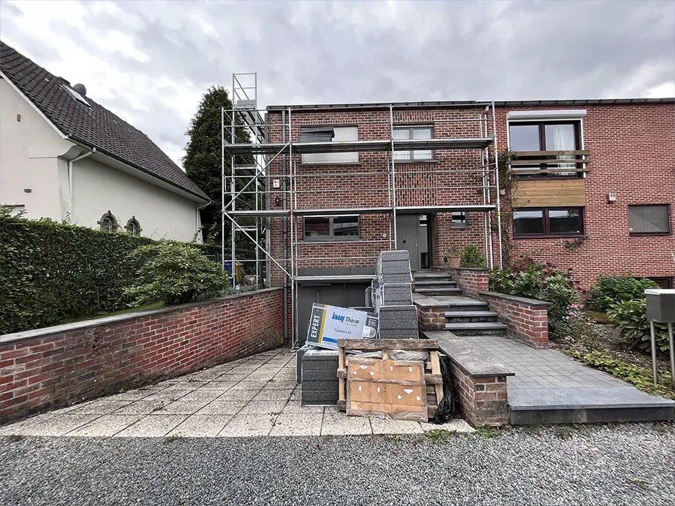 Façade isolée par l'extérieur avec panneaux et enduit à Ixelles, Bati Belgium Group