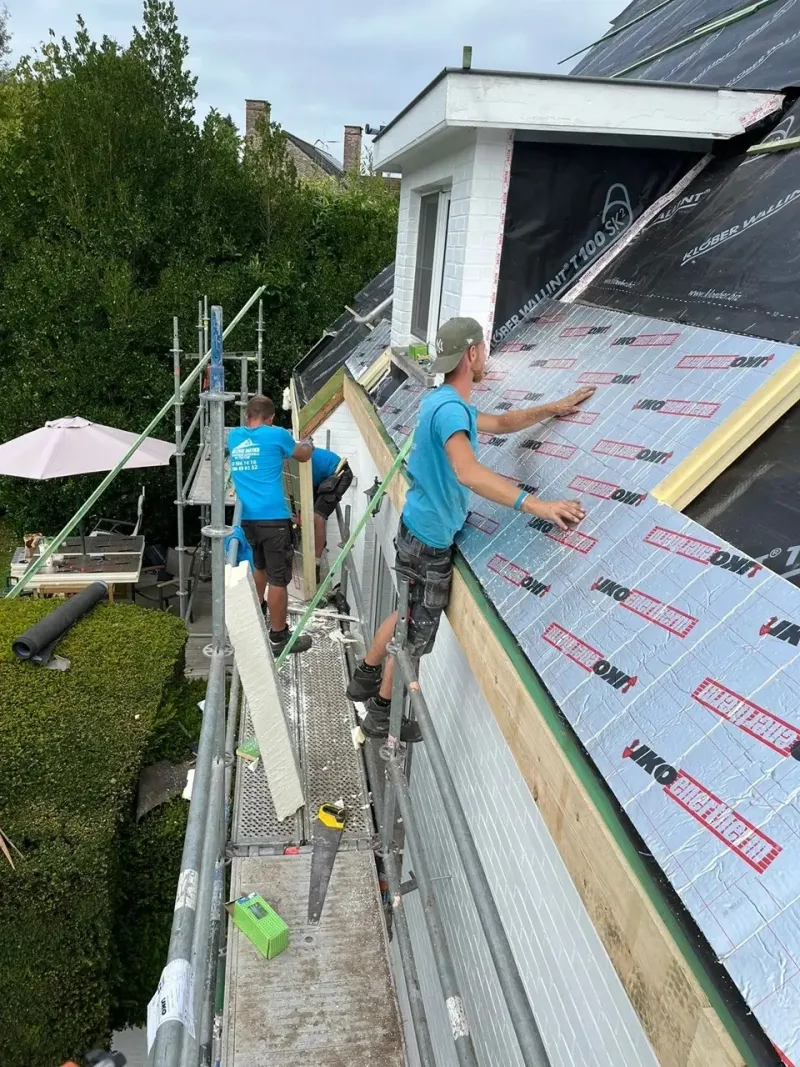 Pose de panneaux isolants en toiture (sarking) à Nivelles, Delleuse Bastien