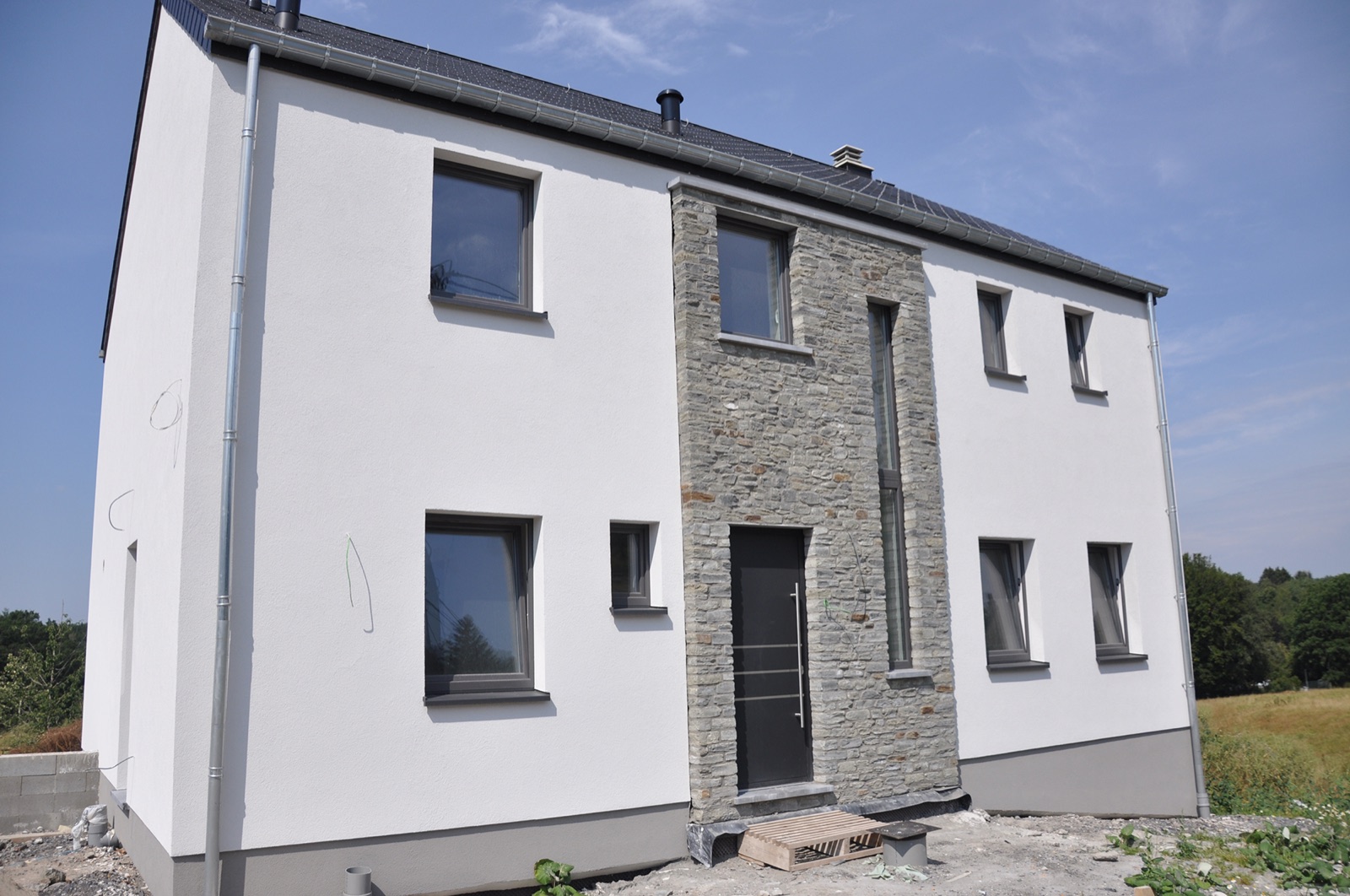 Façade isolée par l'extérieur avec crépi de finition à Seraing, Home Colors