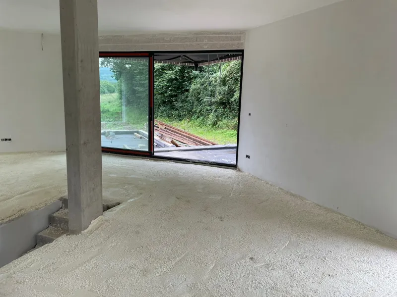 Dalle de sol recouverte de mousse polyuréthane projetée par Pro-Isol
