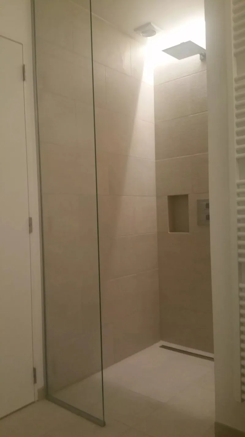 Douche à l'italienne, niche carrelée à Bruxelles, Euroneuf