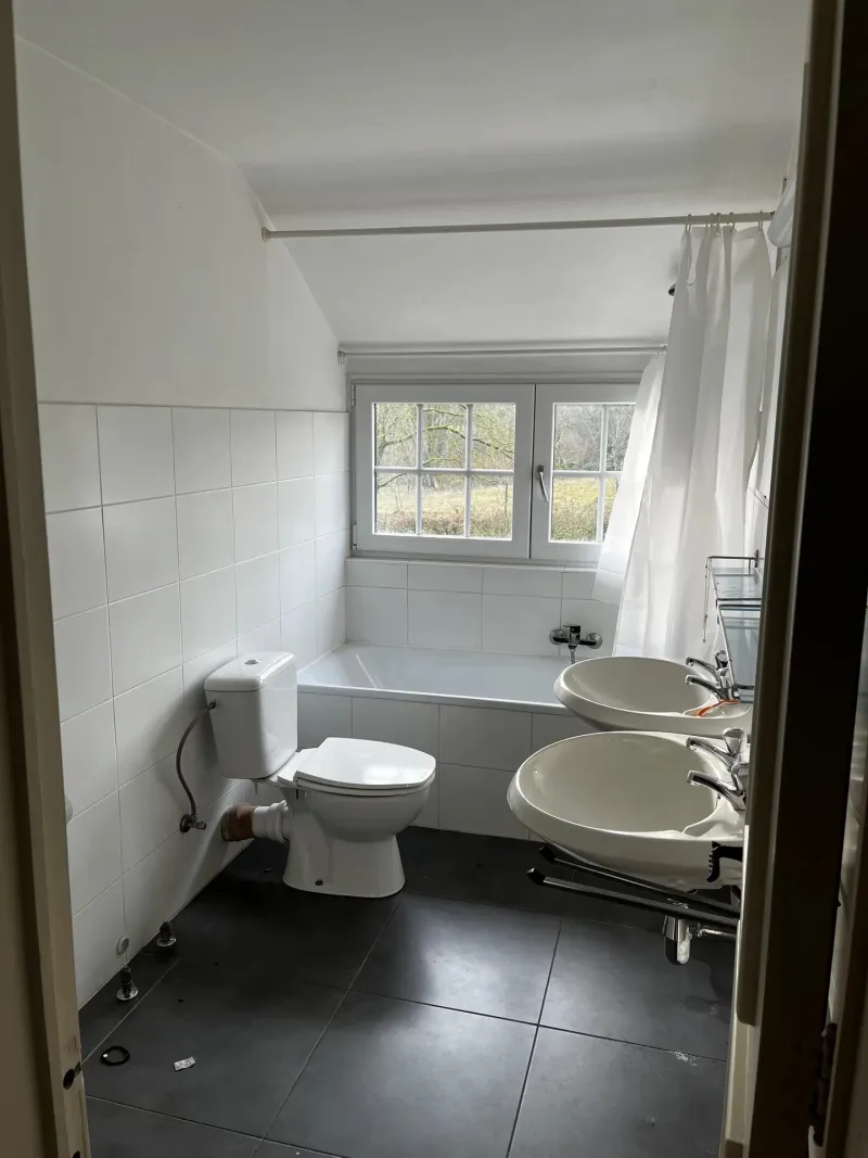 Salle de bains complète, baignoire et double vasque à Waterloo, GDS Plomberie