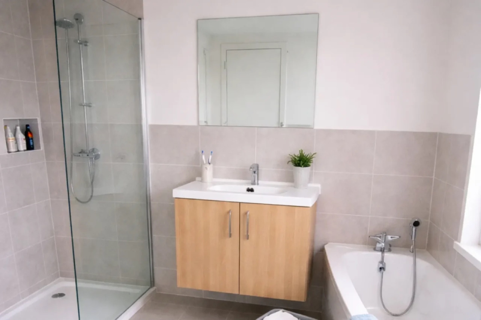 Salle de bain, douche à l'italienne et vasque à Ixelles, GHD Renov