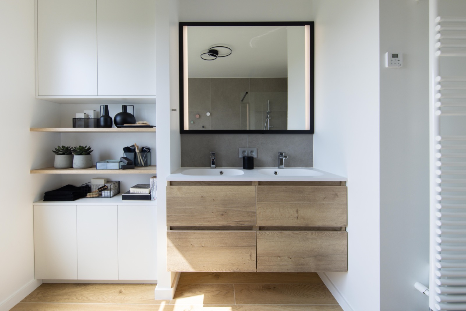 Meuble double vasque en chêne, grand miroir à Waterloo, GL Pro