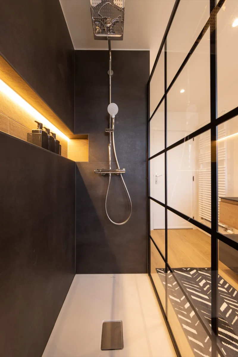 Douche à l'italienne, paroi verre et niche, GL Pro