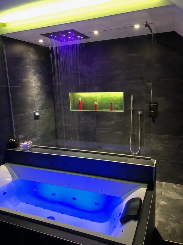 Baignoire balnéo et douche pluie, Ital'carro