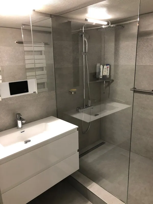 Douche à l'italienne et meuble vasque à Liège, Ital'carro
