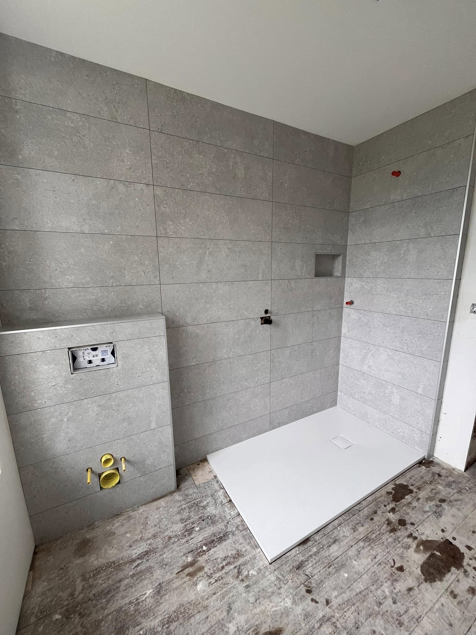 Douche à l'italienne carrelée à Namur, Warmstone