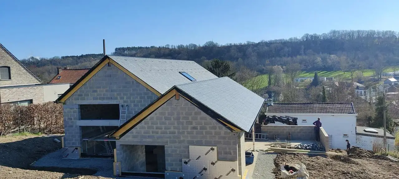 Rénovation complète de toiture réalisée par Jer'home Toiture