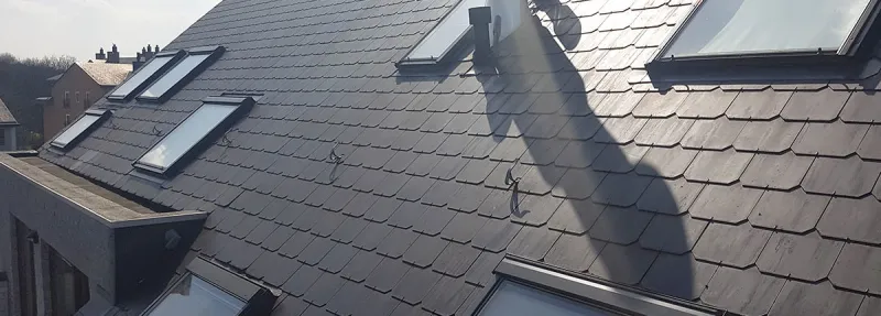 Réfection d'une toiture sur une maison de ville bruxelloise, par Madi Toiture