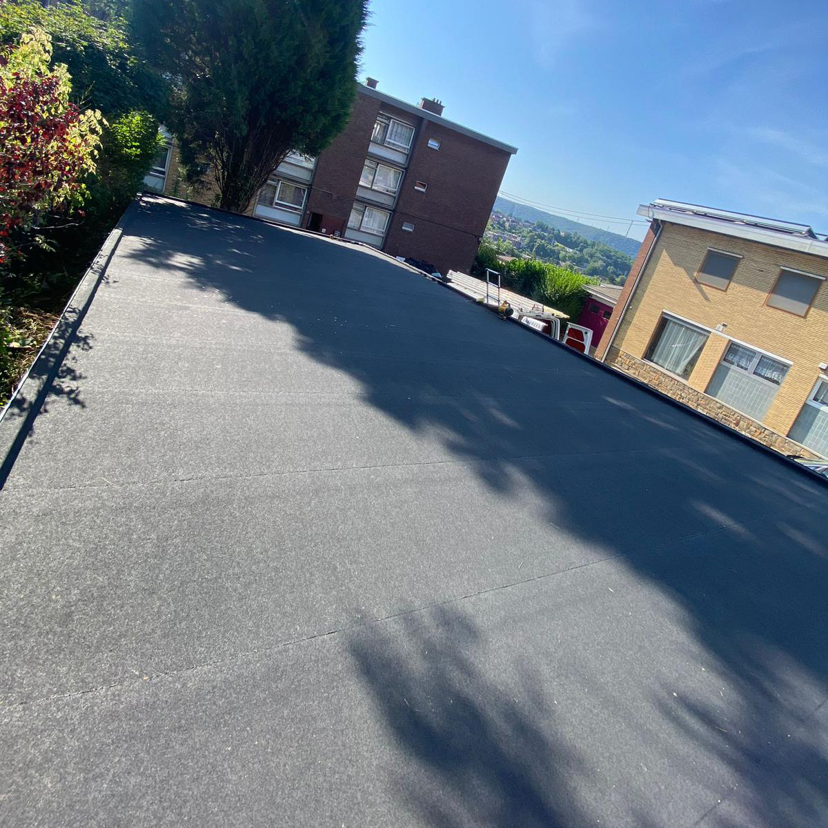 Toiture plate neuve recouverte d'une étanchéité roofing par RG Toiture