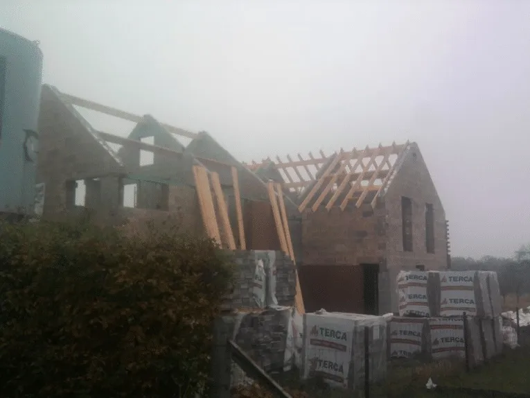 Charpente et structure de toiture en construction par Techno Montage