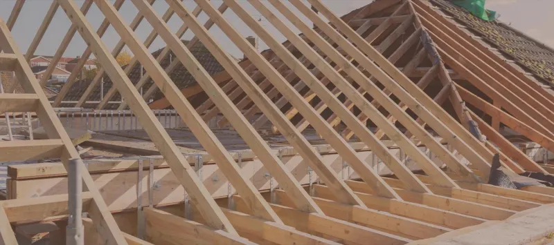 Charpente de toiture en construction par Toits Montois