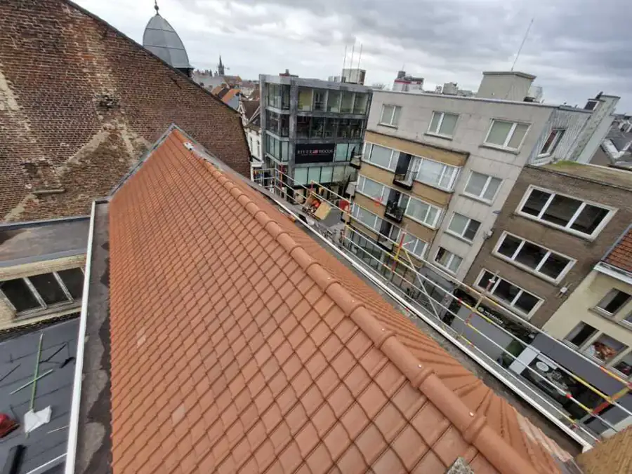 Toiture en tuiles rénovée — réalisation toiture par Toiture.be