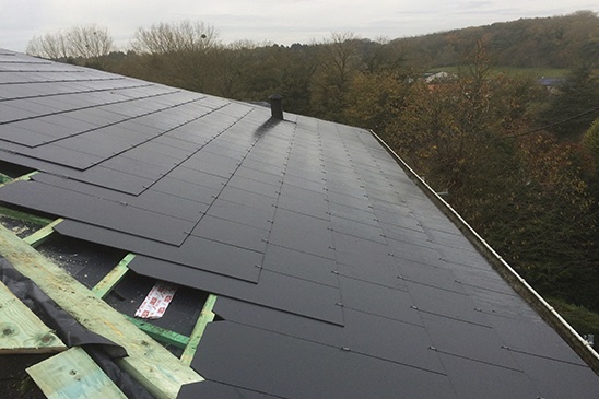 Pose d'ardoises anthracite avec liteaux en pied de versant, par VDA Toiture
