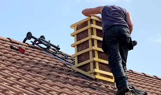 Réfection d'une souche de cheminée sur toiture en tuiles par WB Couverture
